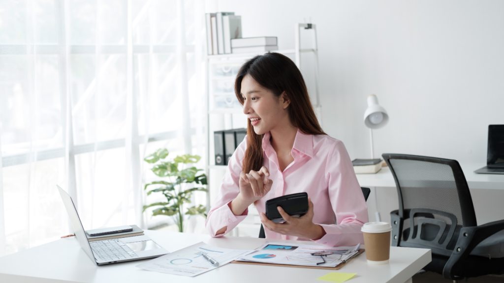 improving-cash-flow-management-through-professional-bookkeeping-services